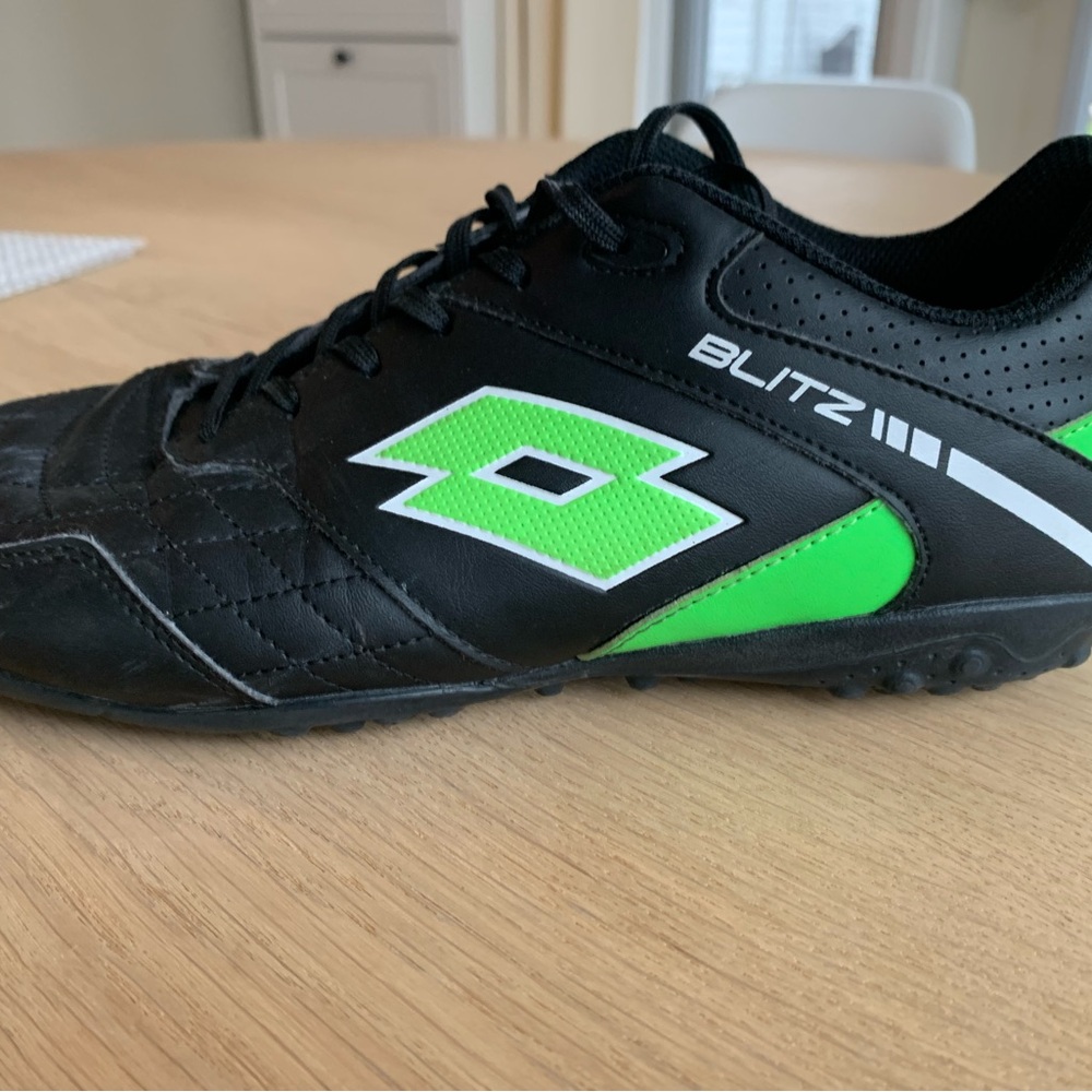 Lotto Men's Black and Neon Green Blitz Turf Cleats